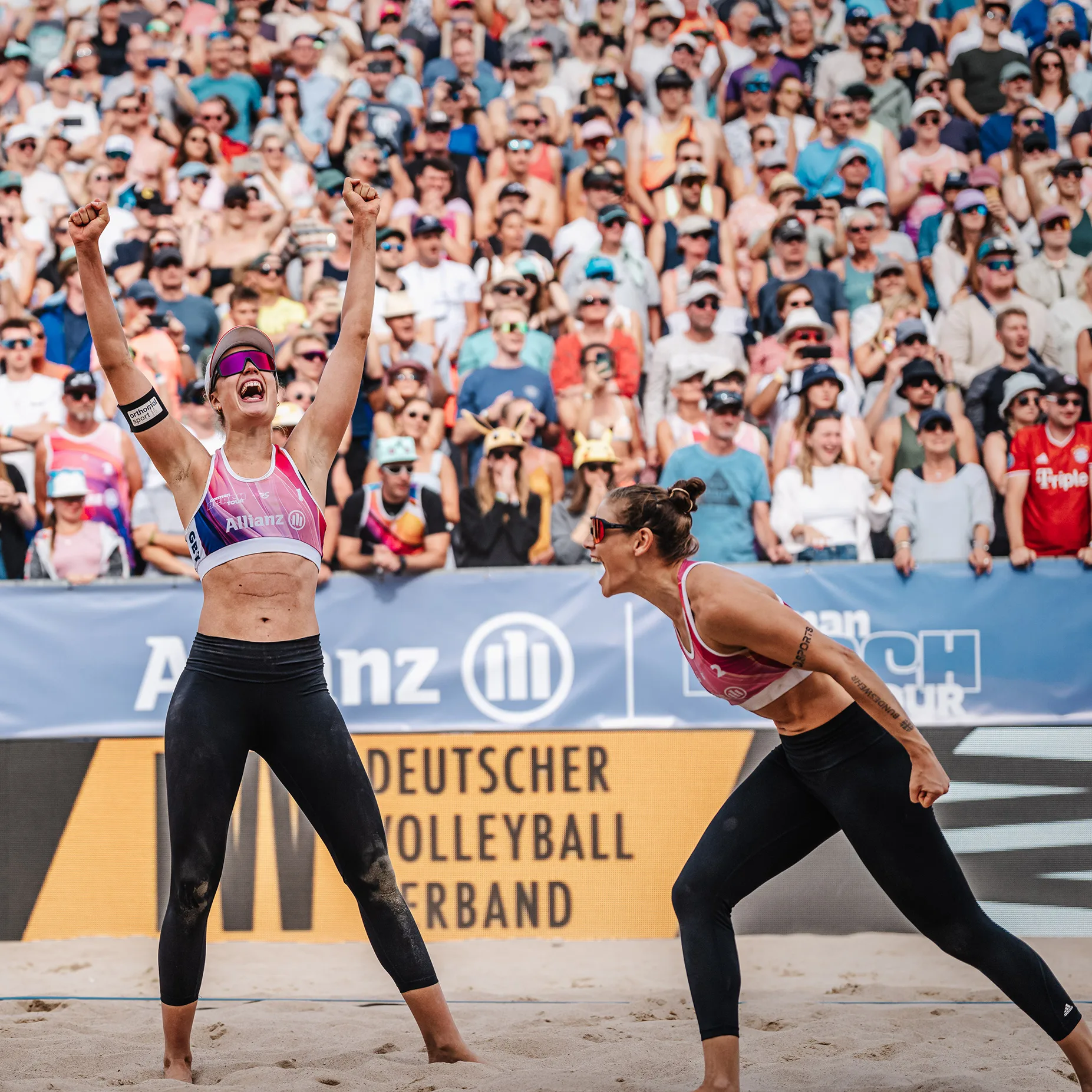 TIM_W_ Winner Svenja Müller und Cinja Tillmann jubelnd